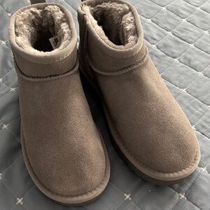 Cozy Ankle Boots in Taupe